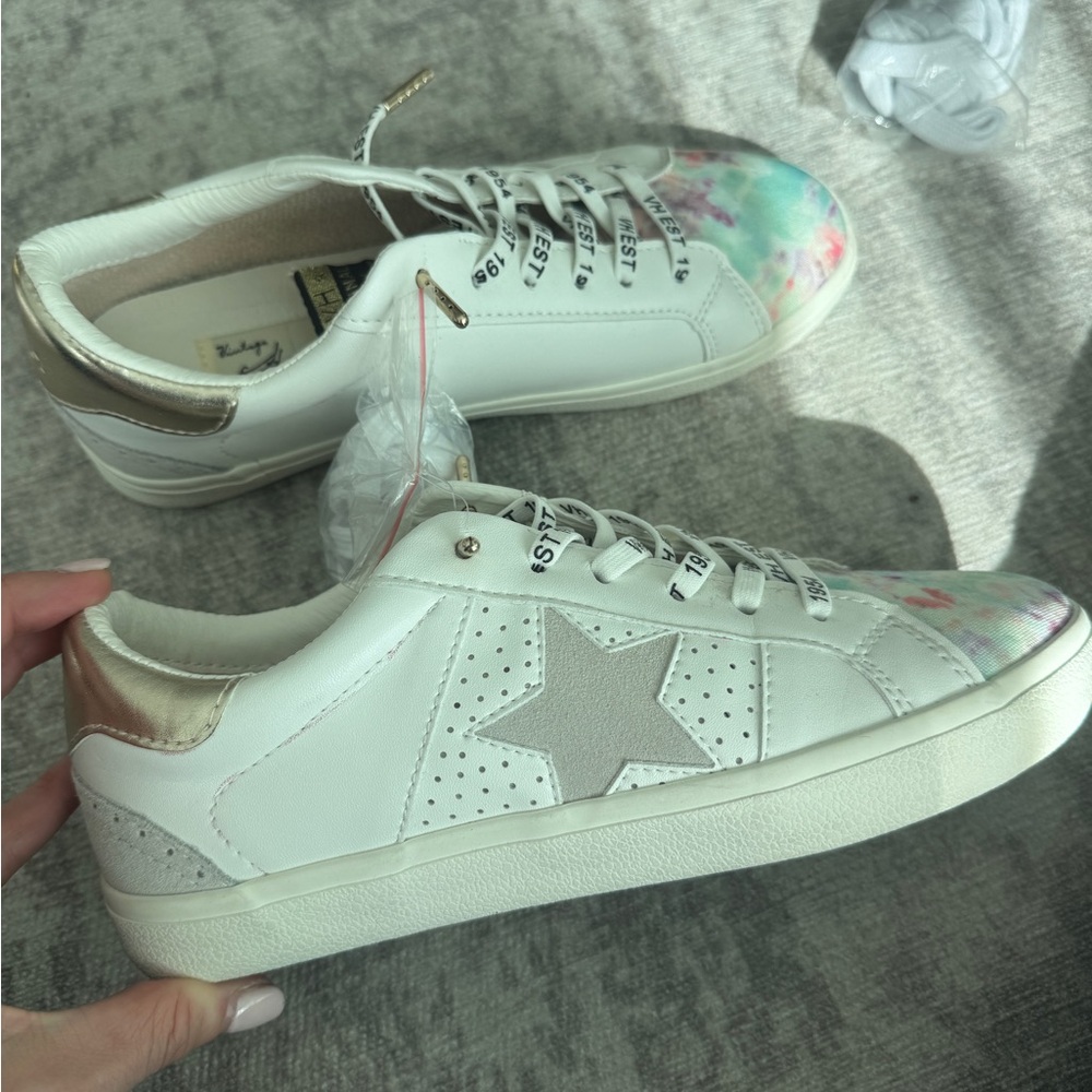 White and Gold Women's Sneakers